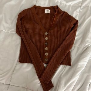 A warm brown cardigan top cute for the fall